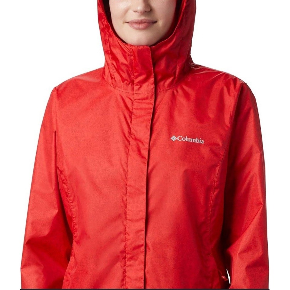 Columbia nylon rain jacket, waterproof, in Red Lily color Size Small Women's